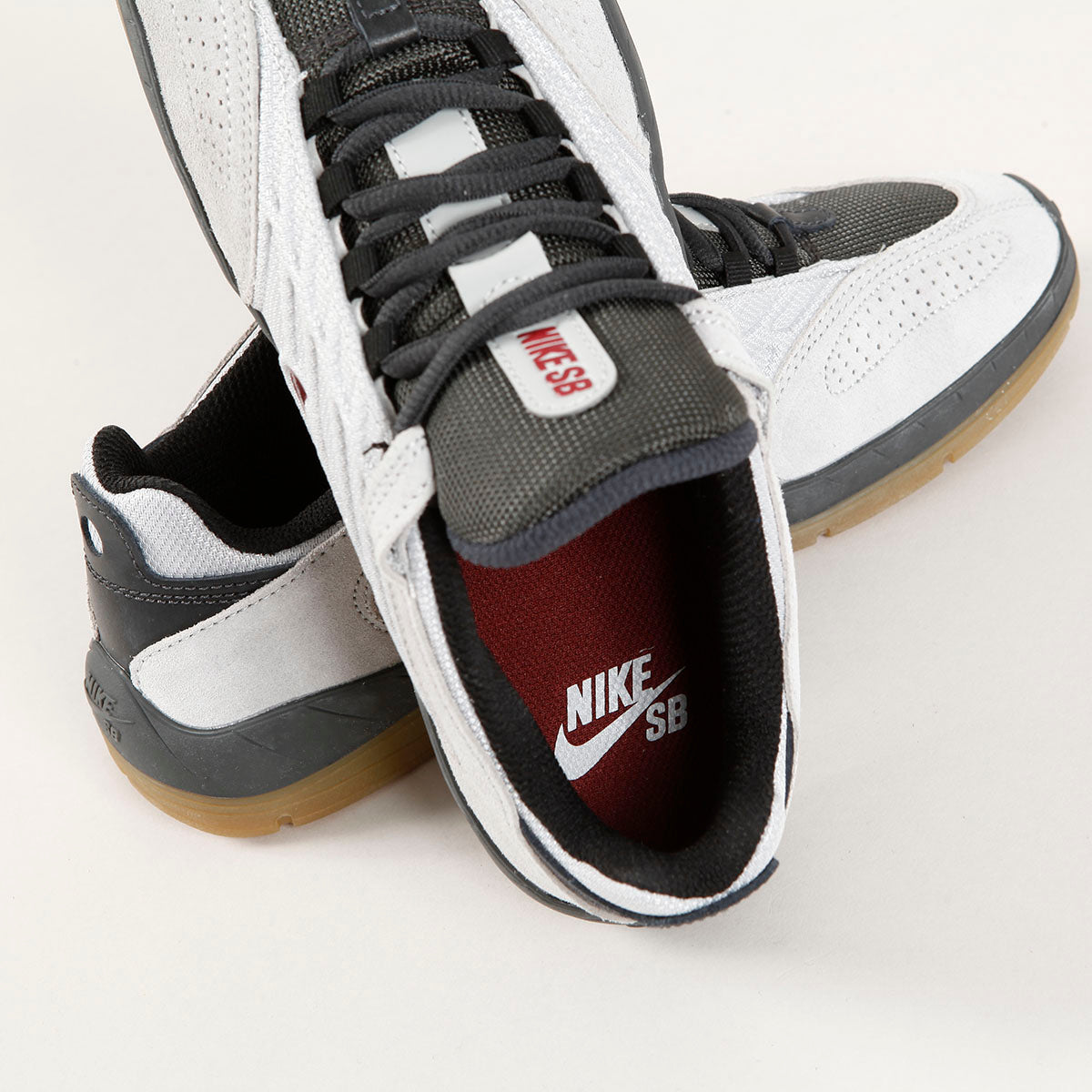 Nike SB Vertebrae Light Smoke Grey Red